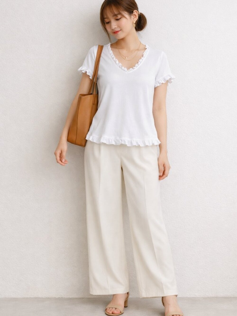 Tres Mimi Short Sleeve Elevated V Neck Tee White Rayon Ruffled Trim Size Small